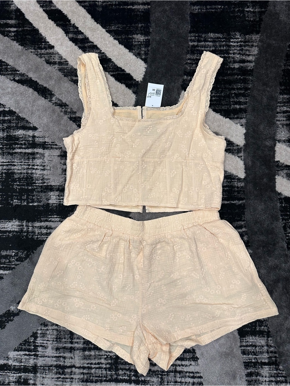 Women’s Butter Yellow Eyelet Lace Short Set - Picture 4 of 4